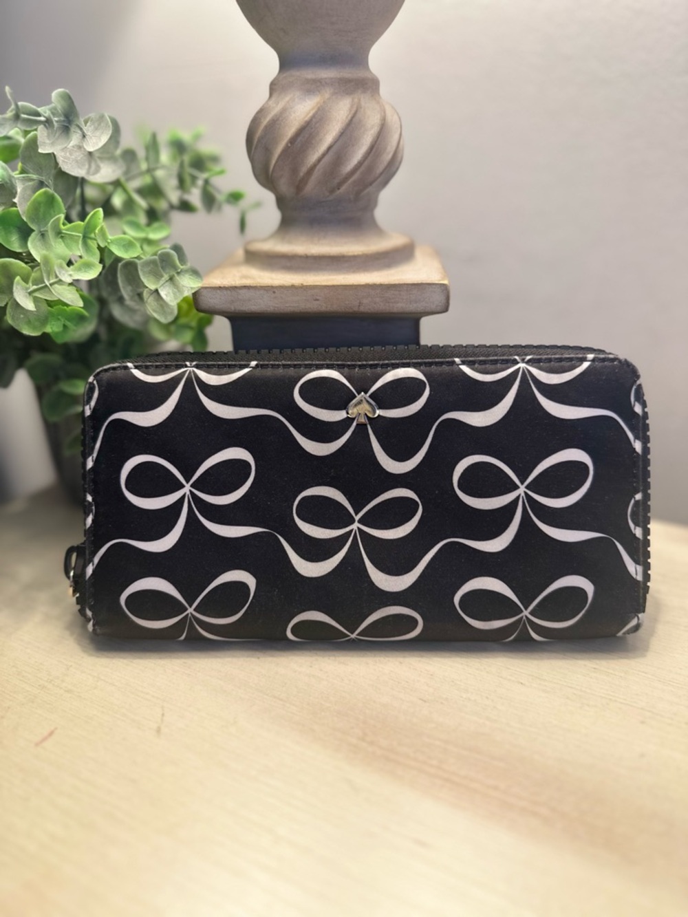 Kate Spade Jae Large Nylon Bow Printed Continental Wallet (Black / White) - Picture 2 of 12
